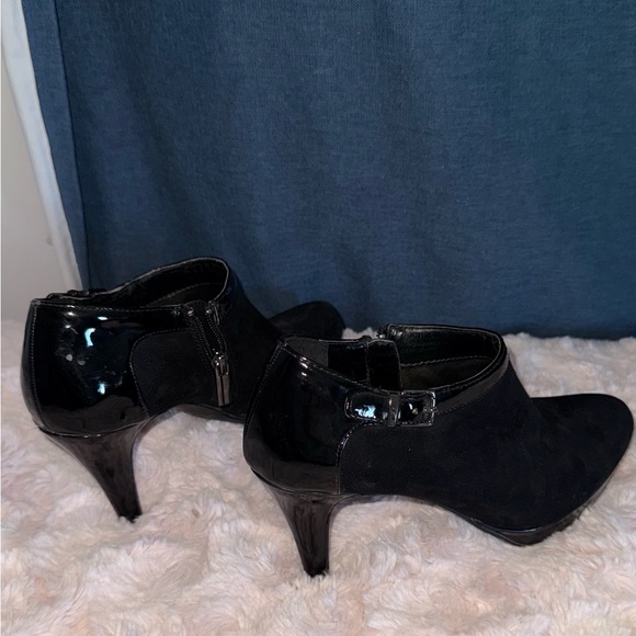 Bandolino Women's Black Ankle Booties Size 8M - Picture 4 of 15